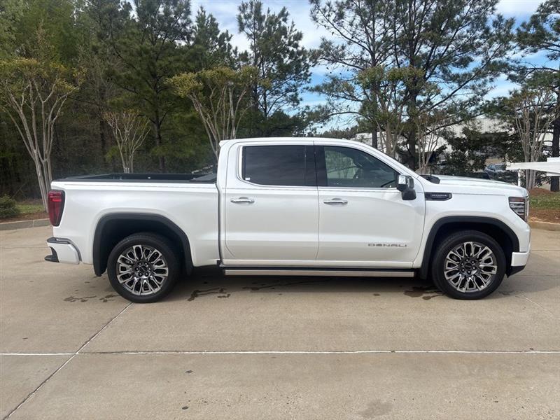 GMC Sierra 1500 Denali Ultimate Crew Cab 4WD 2023