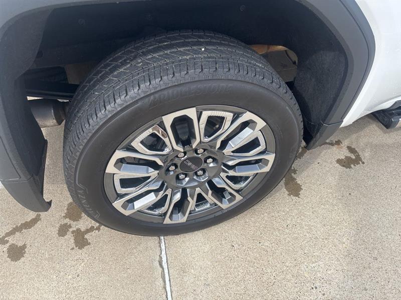 GMC Sierra 1500 Denali Ultimate Crew Cab 4WD 2023