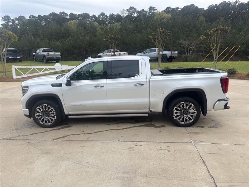 GMC Sierra 1500 Denali Ultimate Crew Cab 4WD 2023
