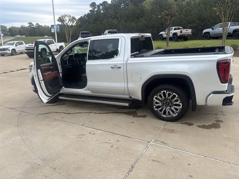 GMC Sierra 1500 Denali Ultimate Crew Cab 4WD 2023