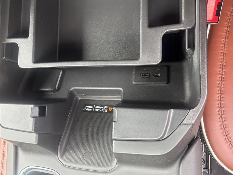 GMC Sierra 1500 Denali Ultimate Crew Cab 4WD 2023