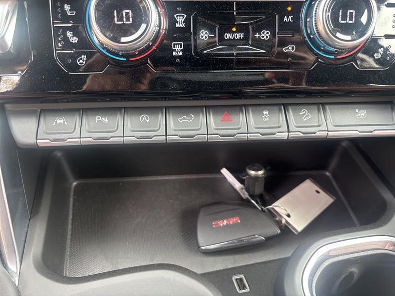 GMC Sierra 1500 Denali Ultimate Crew Cab 4WD 2023