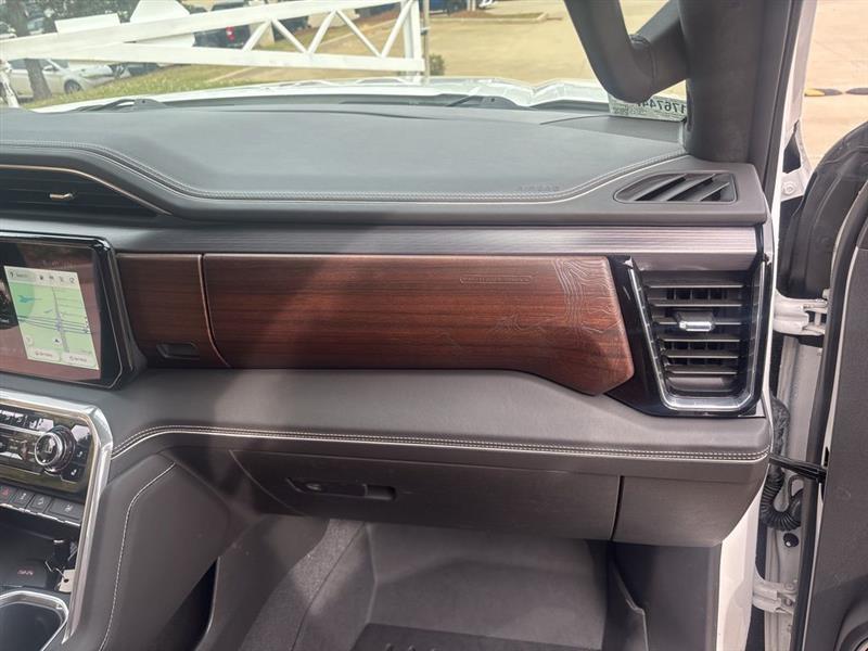 GMC Sierra 1500 Denali Ultimate Crew Cab 4WD 2023