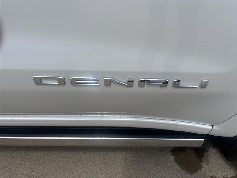 GMC Sierra 1500 Denali Ultimate Crew Cab 4WD 2023