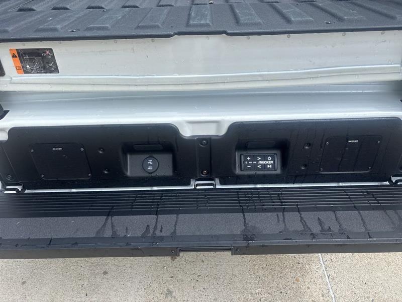 GMC Sierra 1500 Denali Ultimate Crew Cab 4WD 2023