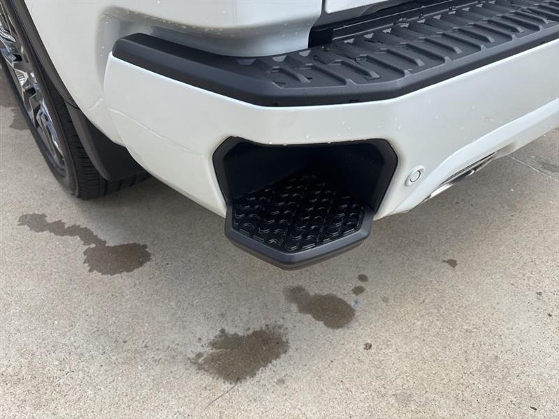 GMC Sierra 1500 Denali Ultimate Crew Cab 4WD 2023