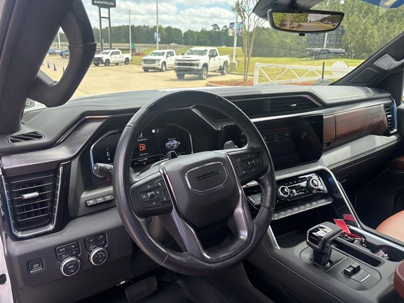 GMC Sierra 1500 Denali Ultimate Crew Cab 4WD 2023