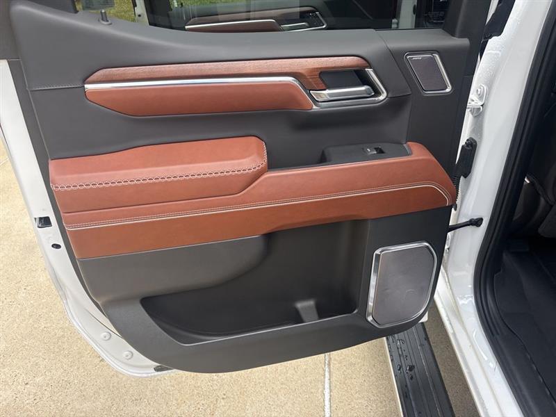 GMC Sierra 1500 Denali Ultimate Crew Cab 4WD 2023