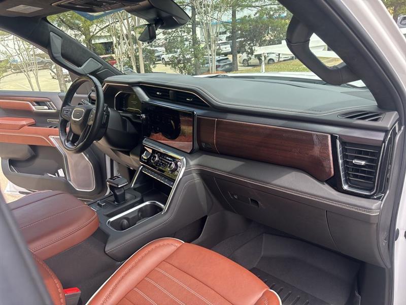 GMC Sierra 1500 Denali Ultimate Crew Cab 4WD 2023