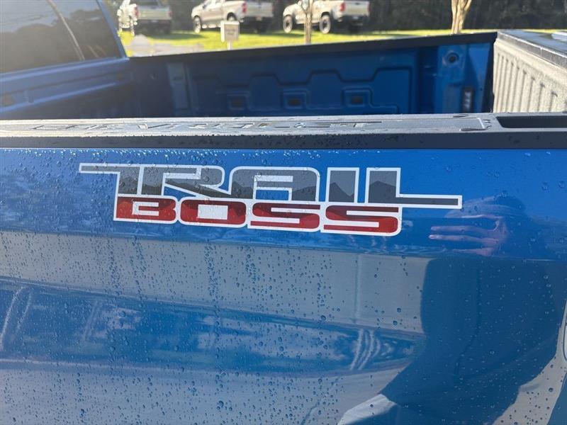 Chevrolet Silverado 1500 Trail Boss Custom Crew Cab 4WD 2022