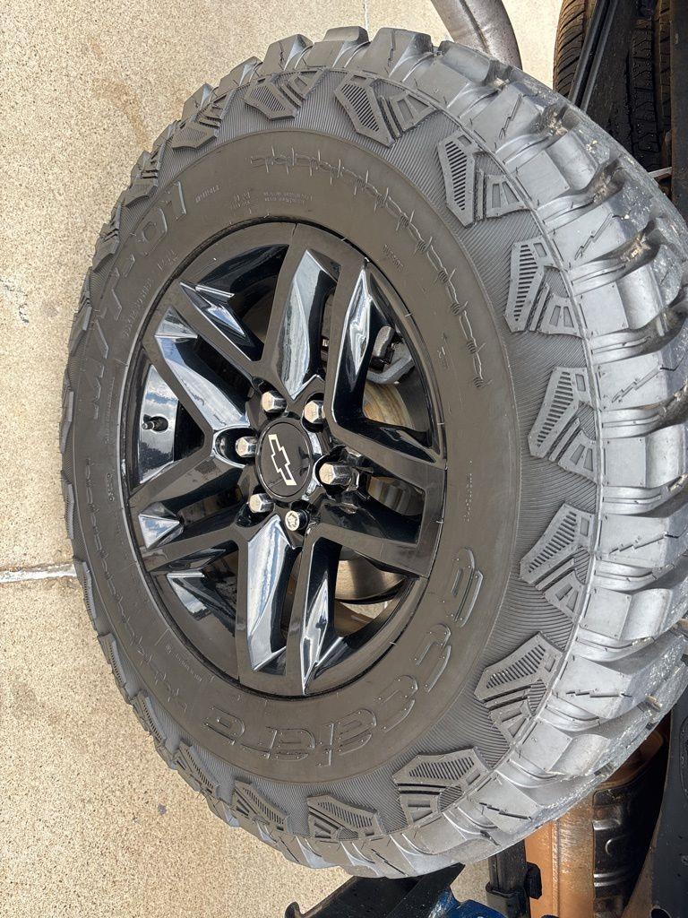 Chevrolet Silverado 1500 Trail Boss Custom Crew Cab 4WD 2022