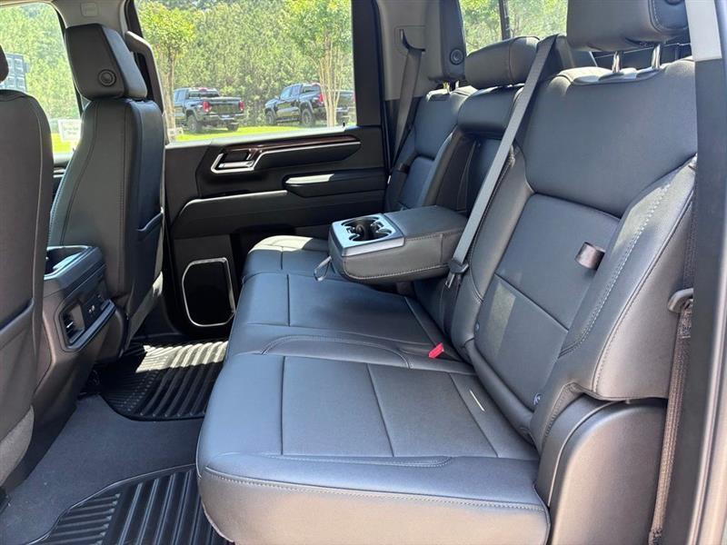 Chevrolet Silverado 3500HD LT Crew Cab 4WD 2025