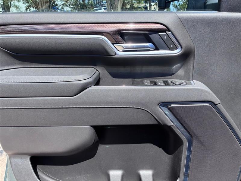Chevrolet Silverado 3500HD LT Crew Cab 4WD 2025