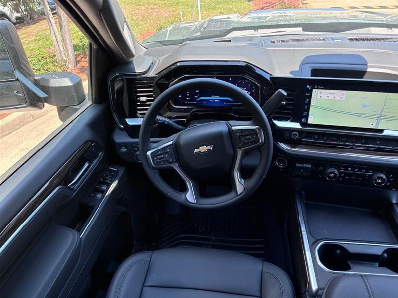 Chevrolet Silverado 3500HD LT Crew Cab 4WD 2025