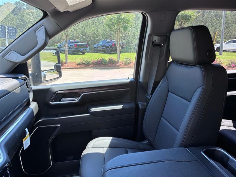 Chevrolet Silverado 3500HD LT Crew Cab 4WD 2025