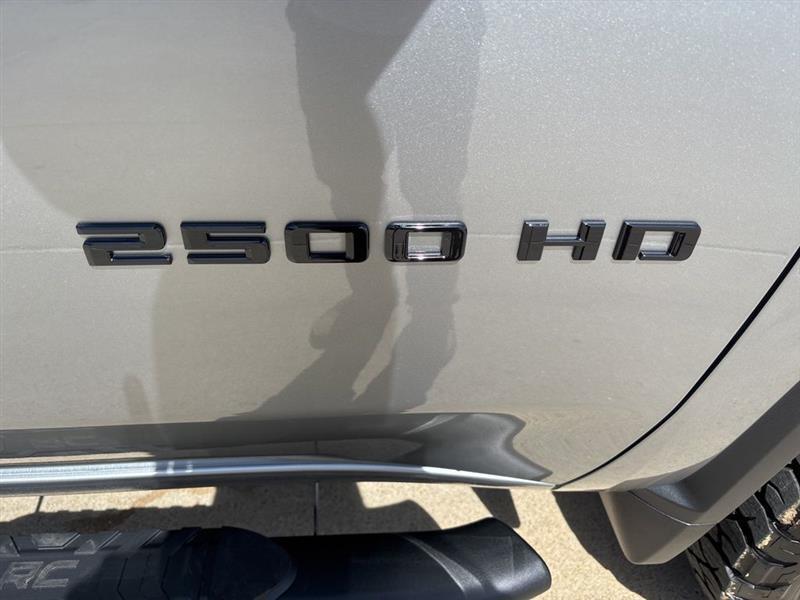 Chevrolet Silverado 2500HD LTZ Crew Cab Long Box 4WD 2026