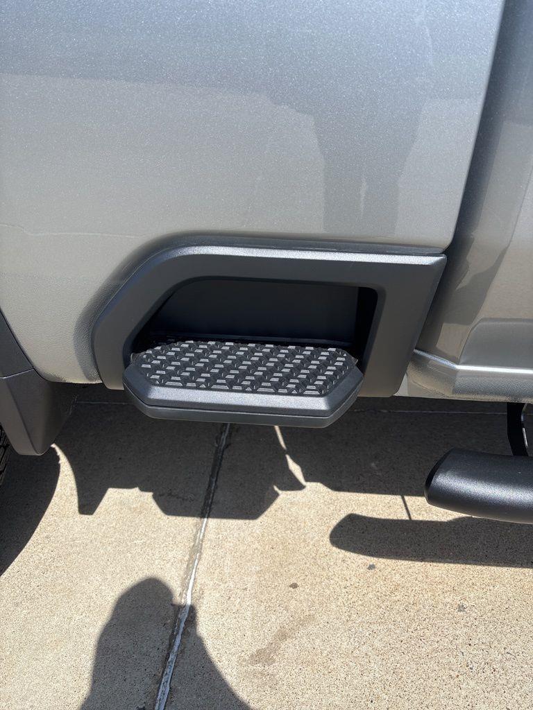 Chevrolet Silverado 2500HD LTZ Crew Cab Long Box 4WD 2026