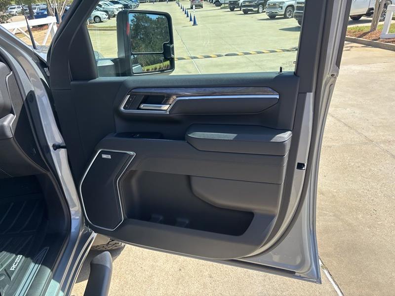 Chevrolet Silverado 2500HD LTZ Crew Cab Long Box 4WD 2026