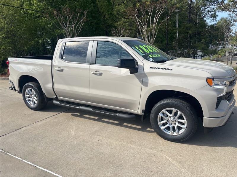 Chevrolet Silverado 1500 RST Crew Cab 4WD 2026