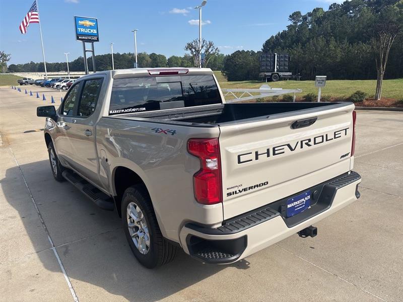 Chevrolet Silverado 1500 RST Crew Cab 4WD 2026