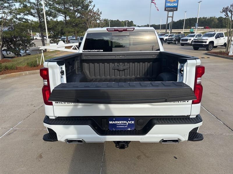 Chevrolet Silverado 1500 High Country Crew Cab 4WD 2026