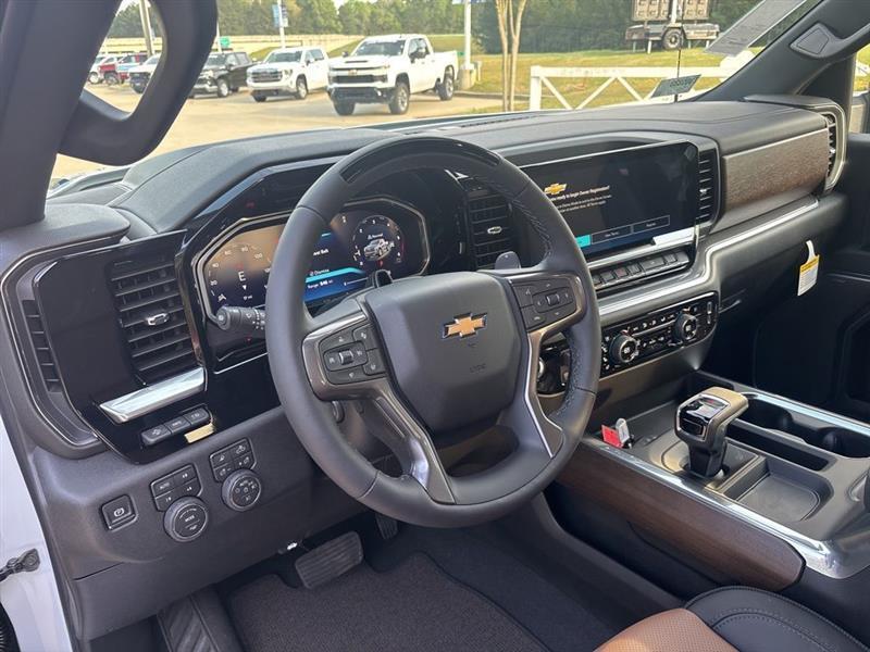 Chevrolet Silverado 1500 High Country Crew Cab 4WD 2026