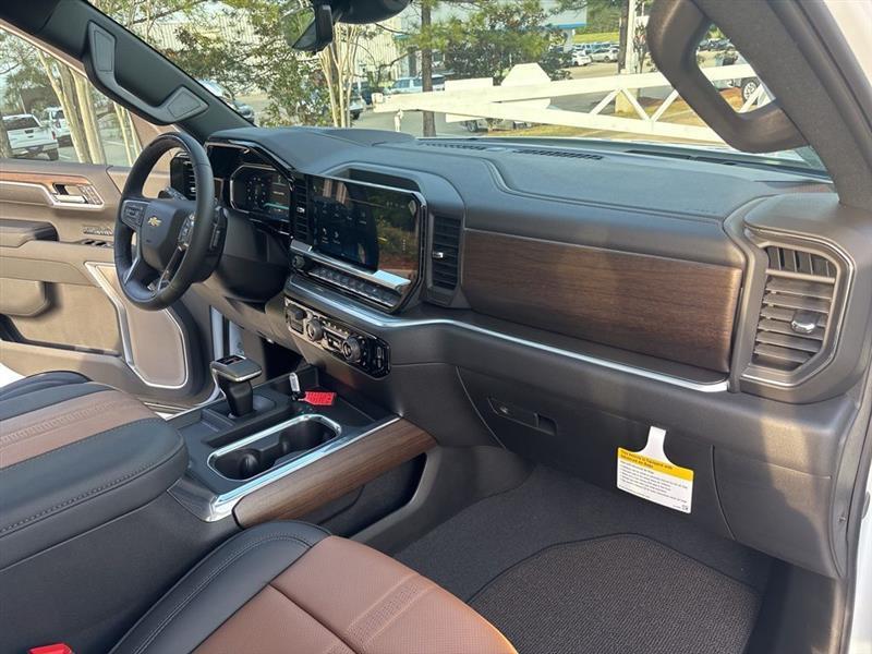 Chevrolet Silverado 1500 High Country Crew Cab 4WD 2026