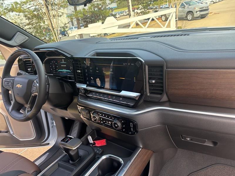 Chevrolet Silverado 1500 High Country Crew Cab 4WD 2026