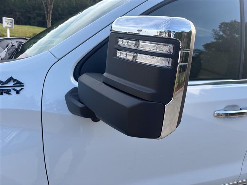 Chevrolet Silverado 1500 High Country Crew Cab 4WD 2026