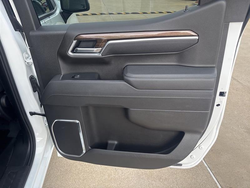 Chevrolet Silverado 1500 LT Crew Cab 4WD 2026