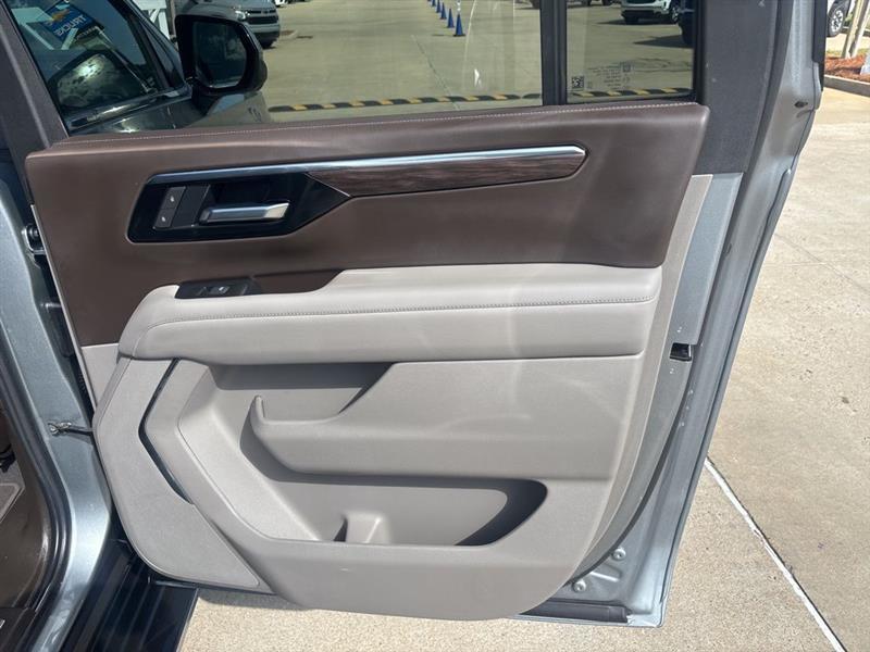 Chevrolet Suburban LT 4WD 2025