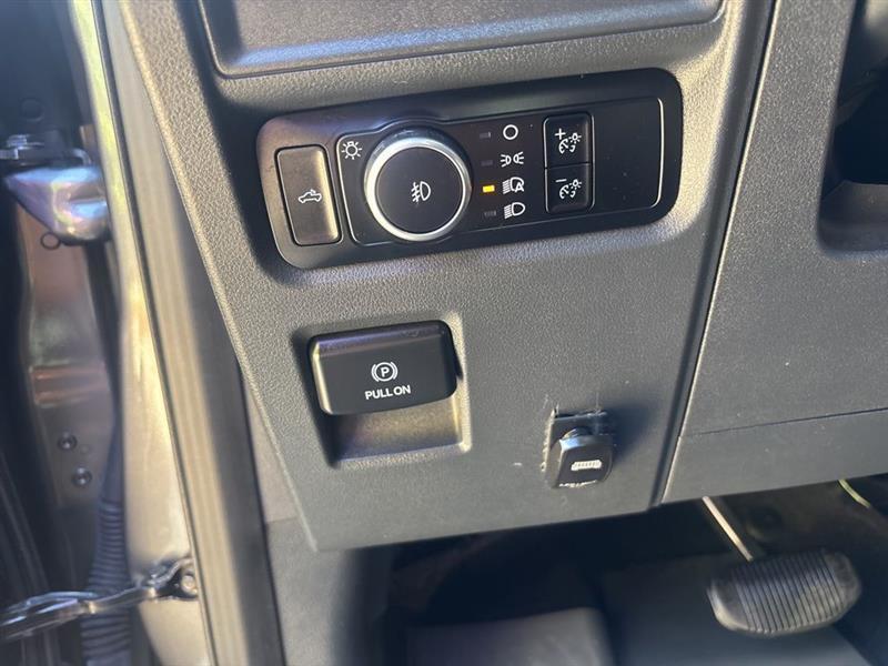 Ford F-150 STX SuperCrew 4WD 2024