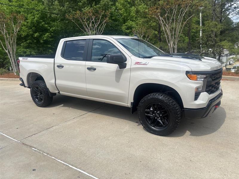 Chevrolet Silverado 1500 Trail Boss Custom Crew Cab 4WD 2026