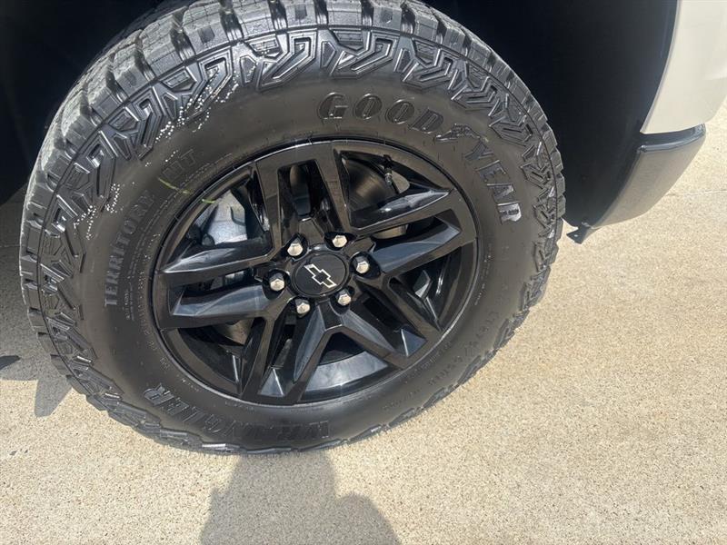 Chevrolet Silverado 1500 Trail Boss Custom Crew Cab 4WD 2026