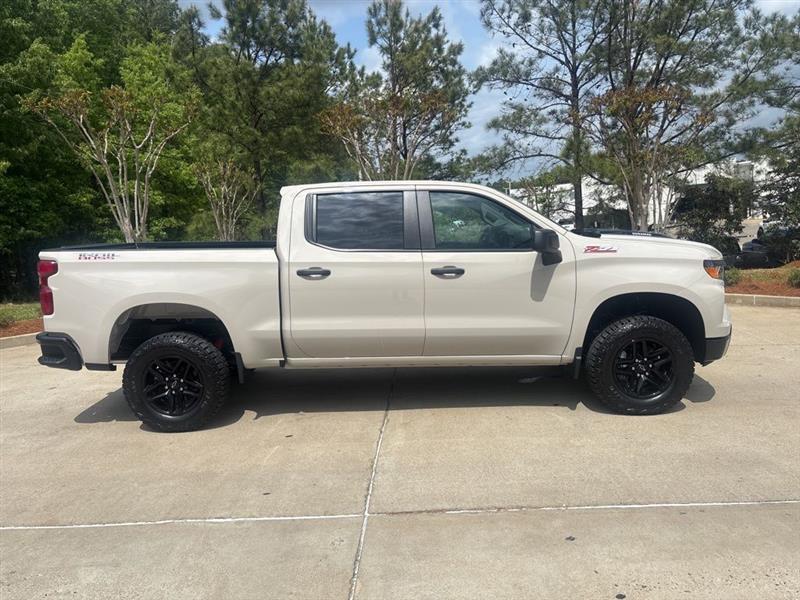 Chevrolet Silverado 1500 Trail Boss Custom Crew Cab 4WD 2026