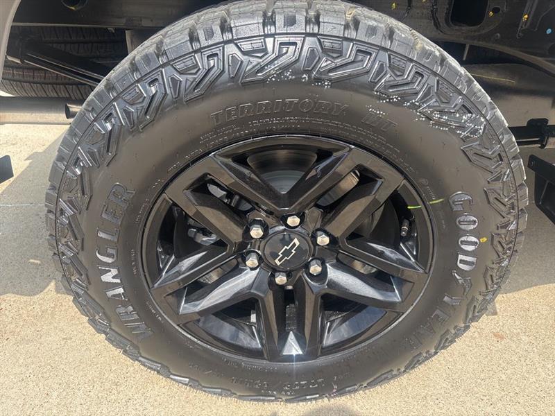 Chevrolet Silverado 1500 Trail Boss Custom Crew Cab 4WD 2026