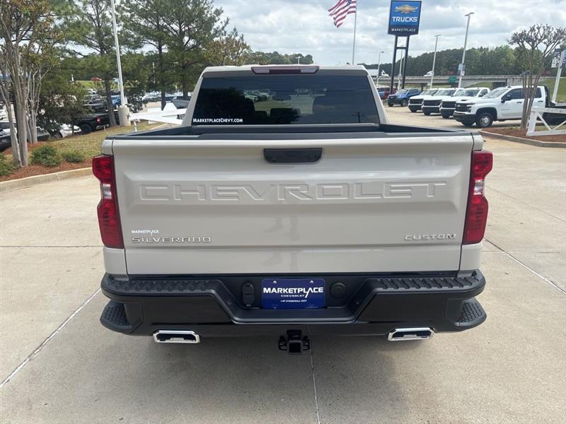 Chevrolet Silverado 1500 Trail Boss Custom Crew Cab 4WD 2026