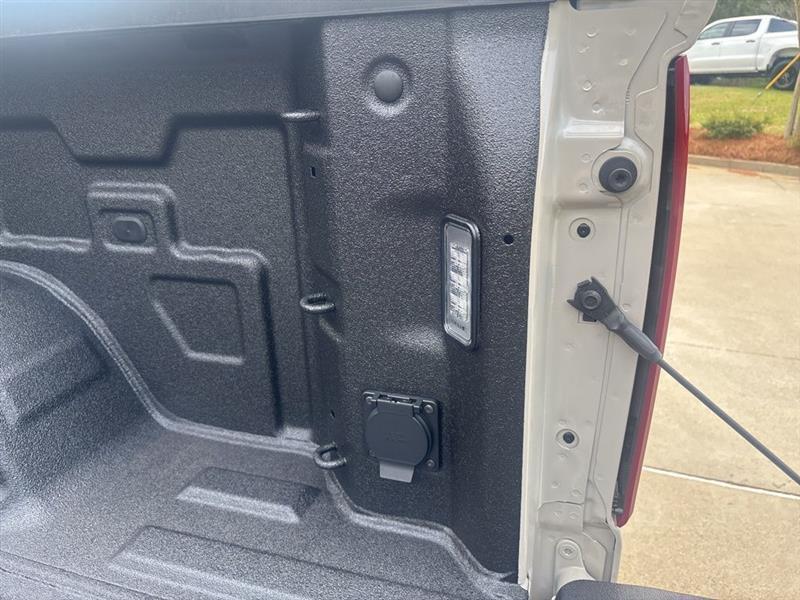 Chevrolet Silverado 1500 Trail Boss Custom Crew Cab 4WD 2026