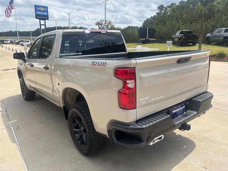 Chevrolet Silverado 1500 Trail Boss Custom Crew Cab 4WD 2026