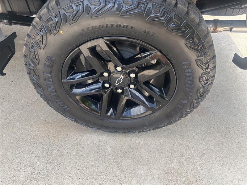 Chevrolet Silverado 1500 Trail Boss Custom Crew Cab 4WD 2026