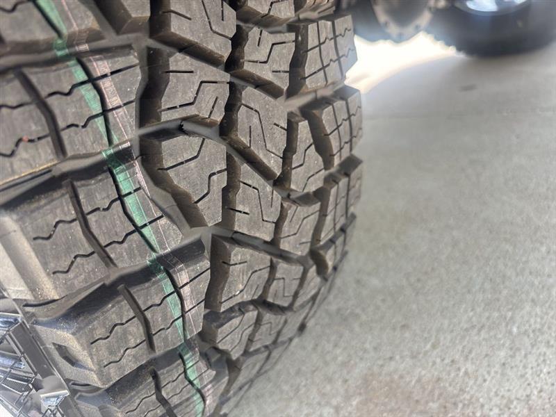 Chevrolet Silverado 1500 Trail Boss Custom Crew Cab 4WD 2026