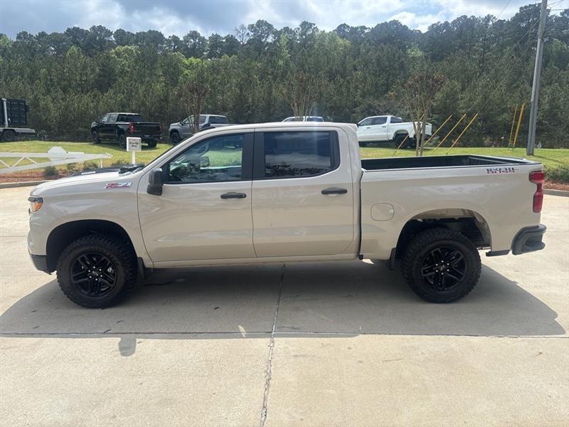 Chevrolet Silverado 1500 Trail Boss Custom Crew Cab 4WD 2026