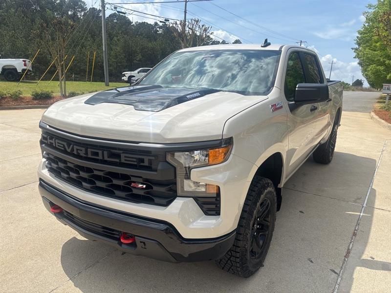 Chevrolet Silverado 1500 Trail Boss Custom Crew Cab 4WD 2026