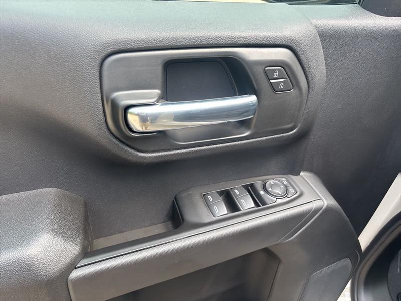 Chevrolet Silverado 1500 Trail Boss Custom Crew Cab 4WD 2026