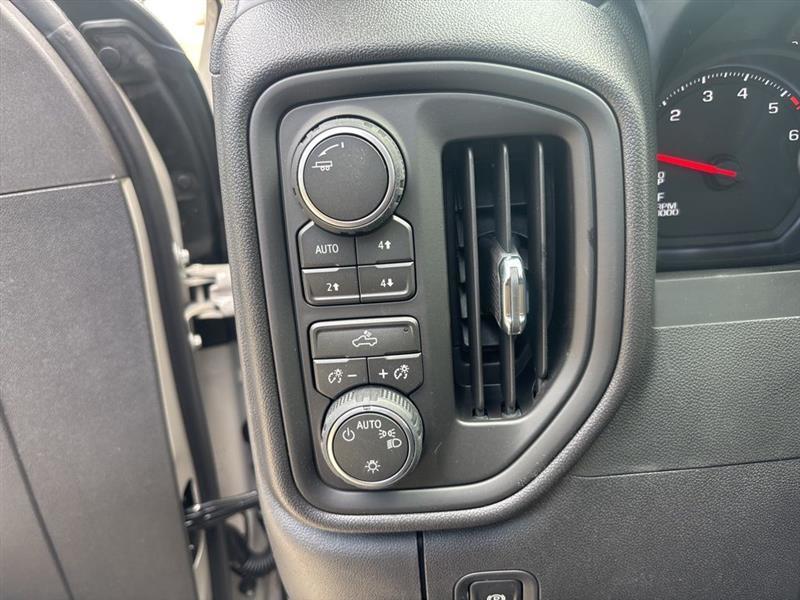 Chevrolet Silverado 1500 Trail Boss Custom Crew Cab 4WD 2026