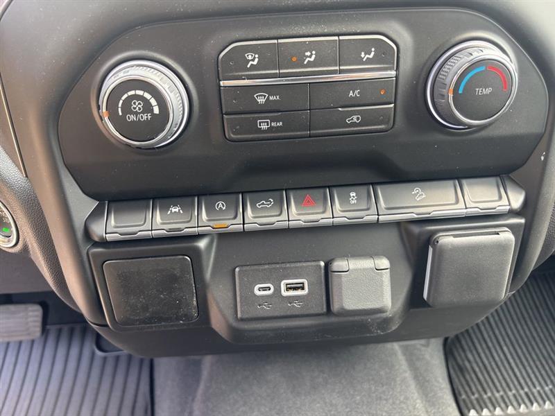 Chevrolet Silverado 1500 Trail Boss Custom Crew Cab 4WD 2026