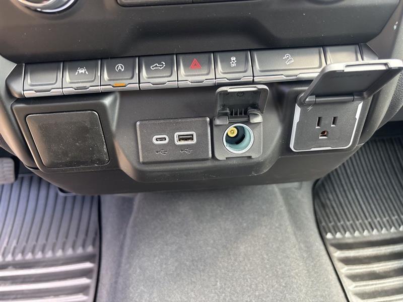 Chevrolet Silverado 1500 Trail Boss Custom Crew Cab 4WD 2026