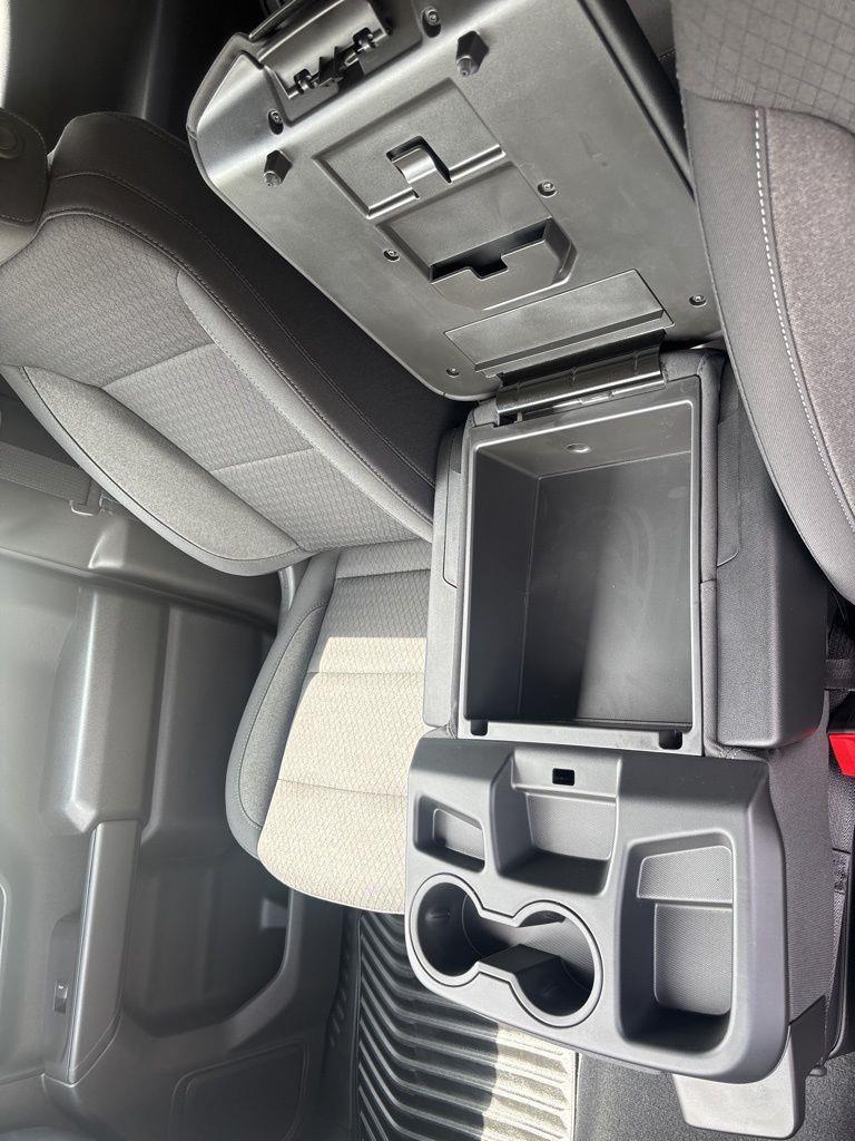 Chevrolet Silverado 1500 Trail Boss Custom Crew Cab 4WD 2026