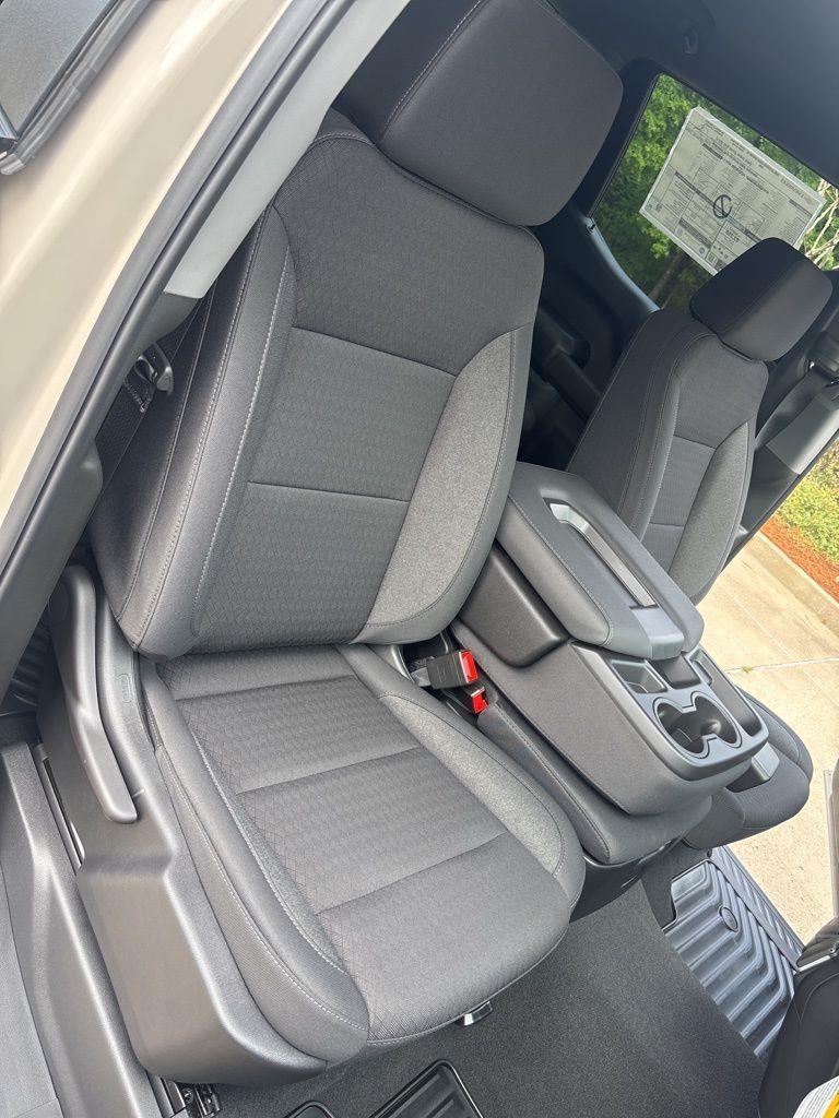 Chevrolet Silverado 1500 Trail Boss Custom Crew Cab 4WD 2026