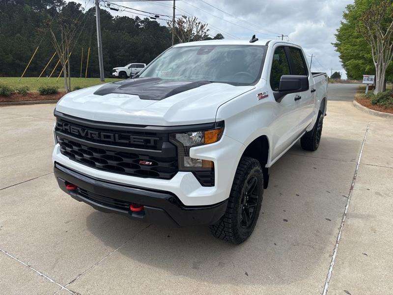 Chevrolet Silverado 1500 Trail Boss Custom Crew Cab 4WD 2026